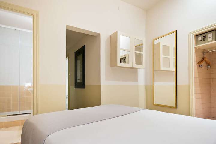 Room 16 of 44