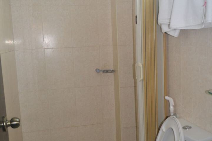 Room 27 of 65