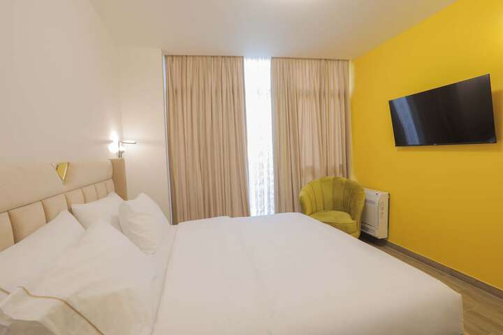 Room 26 of 101