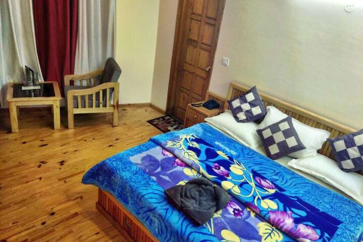 Room 15 of 37