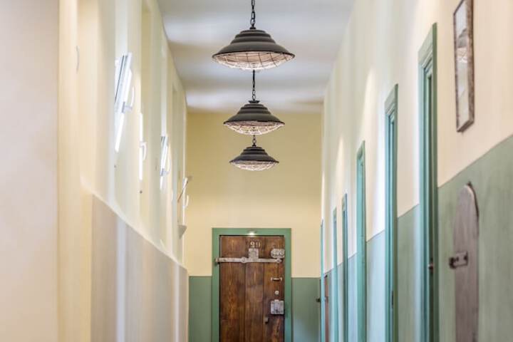 Ballroom/Hall 30 of 36