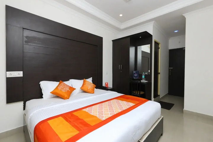 Room 6 of 13