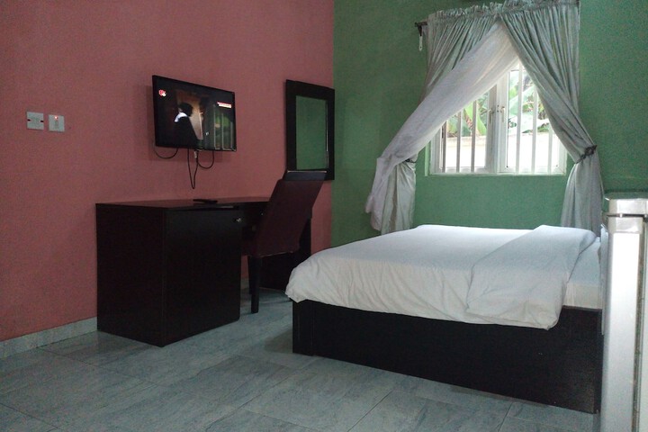 Room 3 of 27