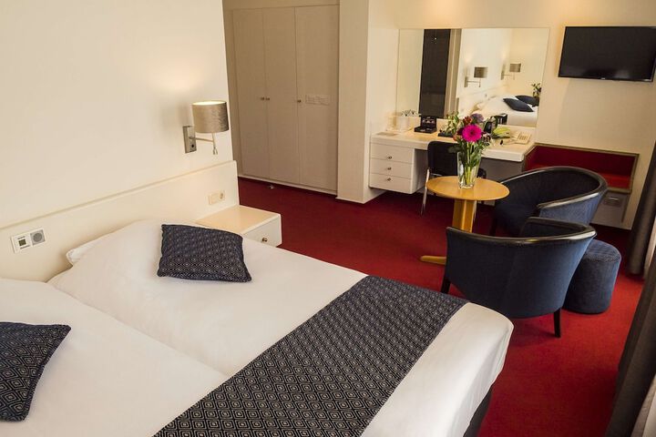 Room 15 of 105