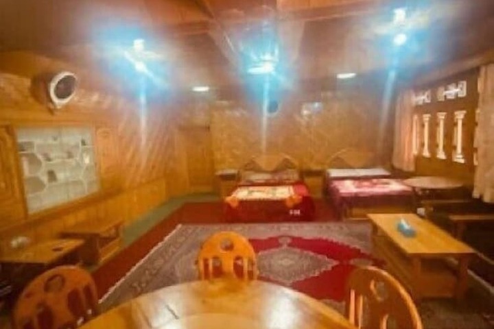 Room 4 of 14