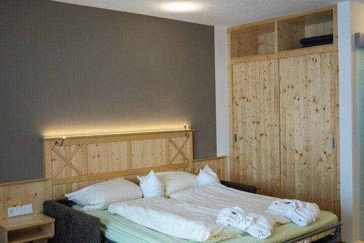 Room 33 of 47