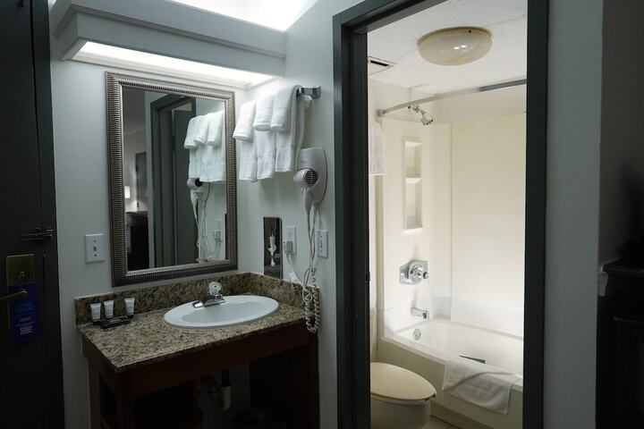 Room 27 of 43