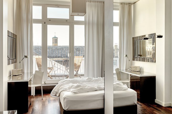 Room 28 of 62