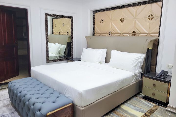 Room 5 of 40