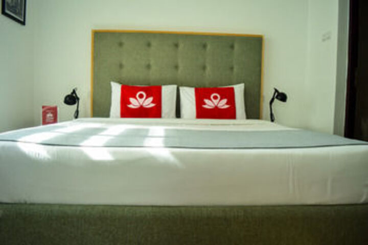 Room 17 of 27
