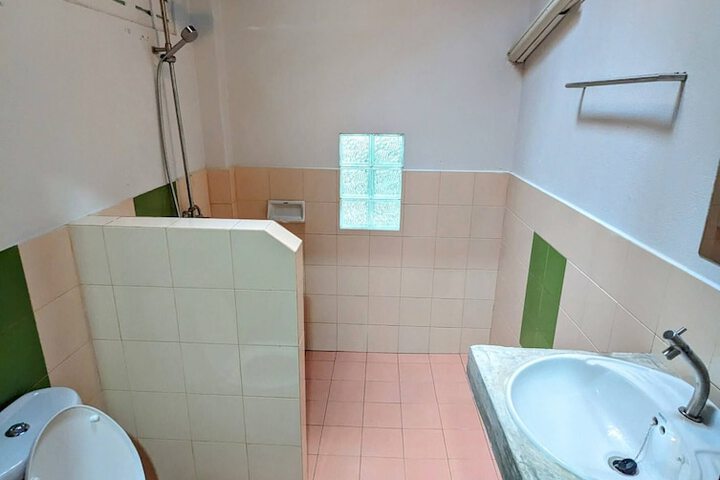 Room 50 of 73