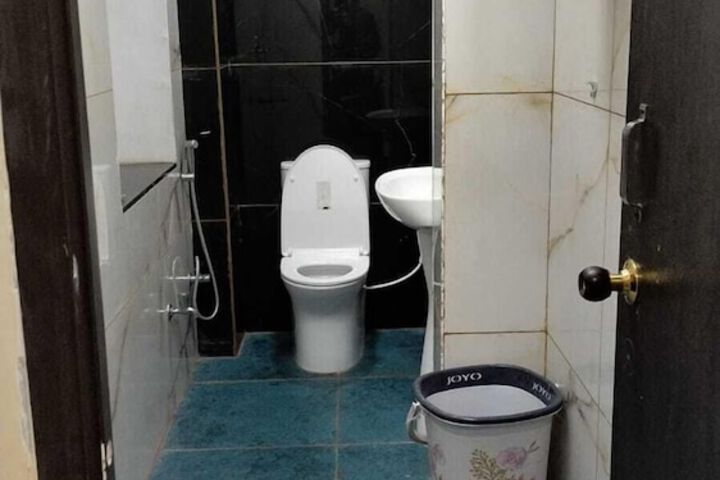 Room 10 of 13