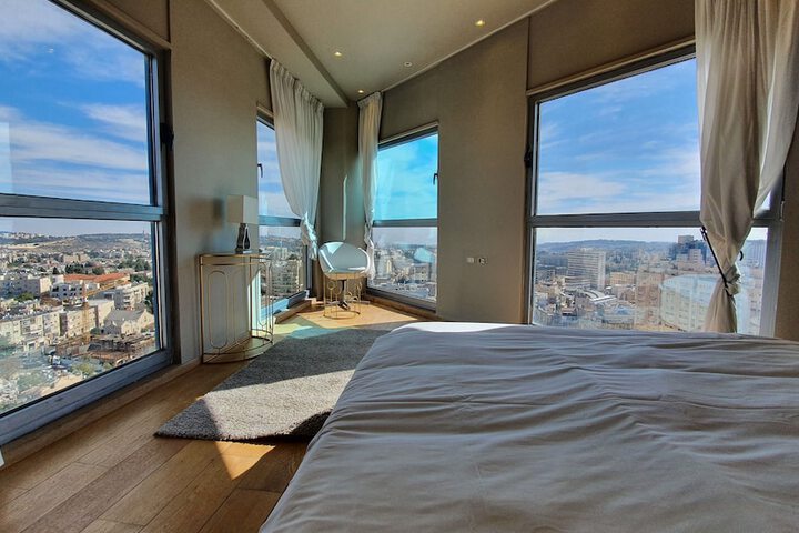 Room 22 of 49