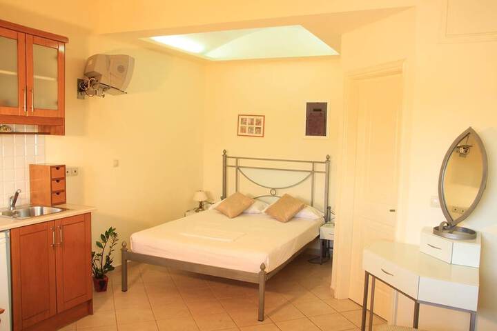 Room 1 of 6