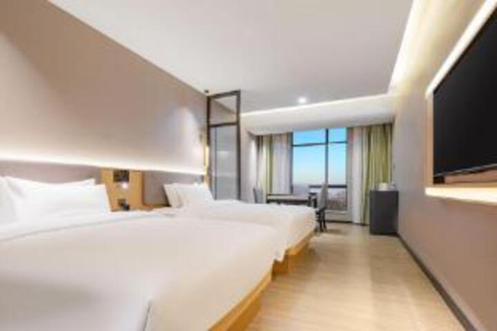 Room 8 of 10