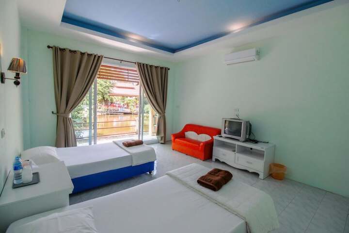 Room 7 of 33