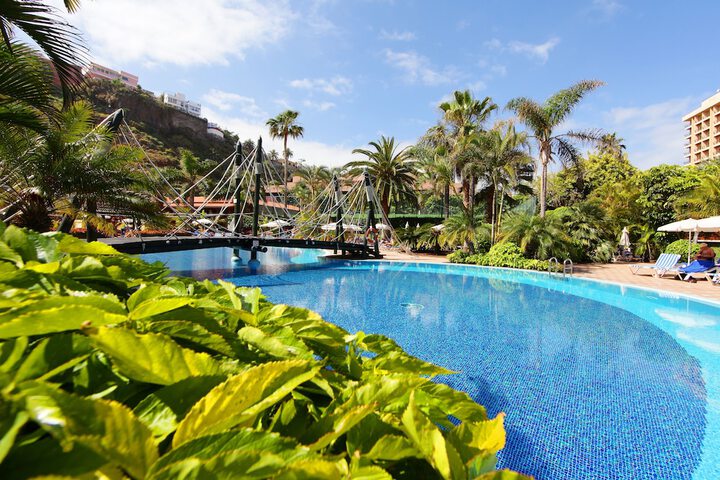 Hotel Pool