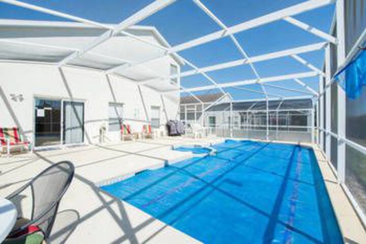 323 Hampton Lakes
