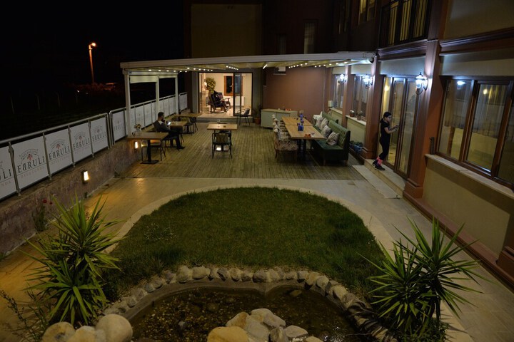 Dining 36 of 43