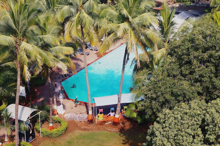 Pool 44 of 112