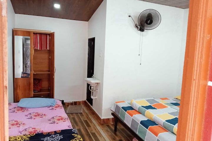 Room 3 of 33