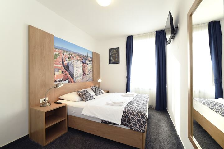 Room 11 of 39