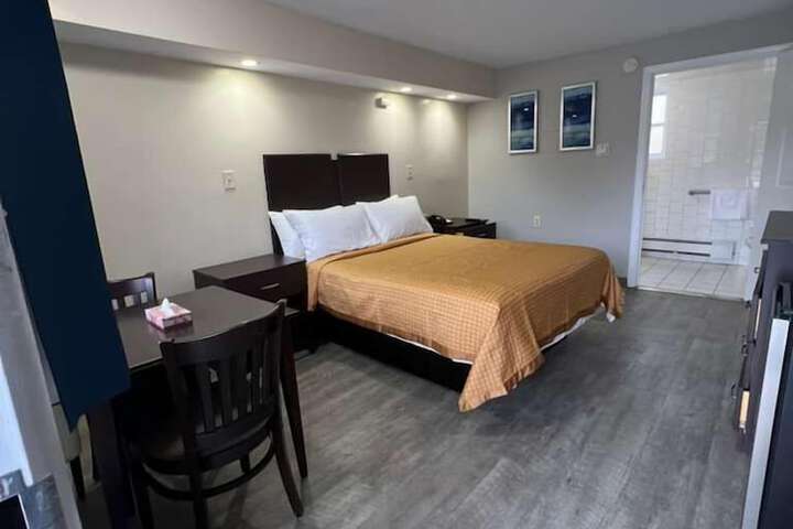 Room 6 of 13