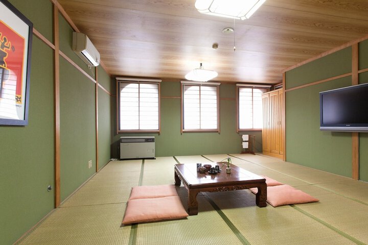 Room 11 of 38