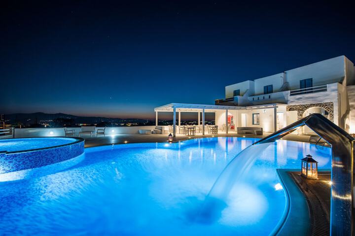 Hotel with Pool