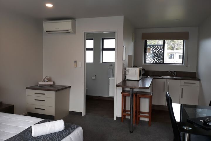 Room 27 of 133