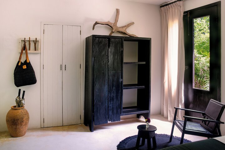 Room 32 of 189