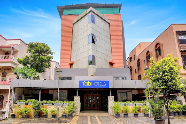 Fabhotel Ratna Regency