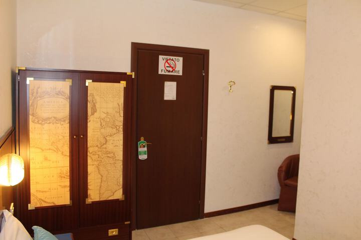 Room 2 of 62
