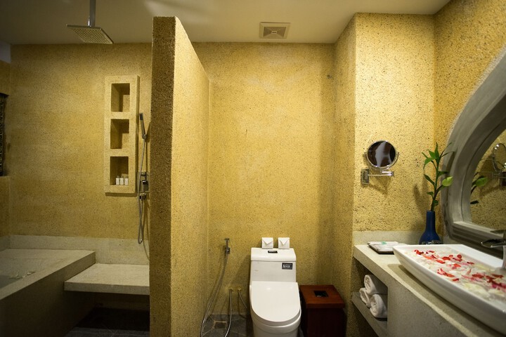Room 54 of 85