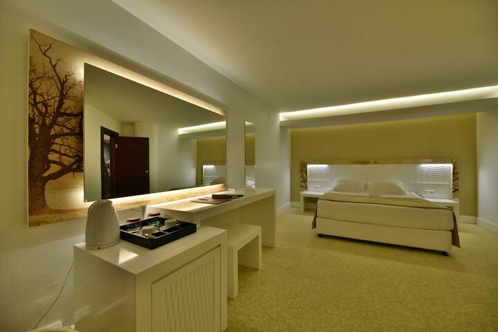 Room 8 of 43