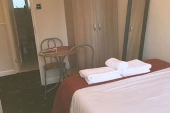 Room 32 of 82