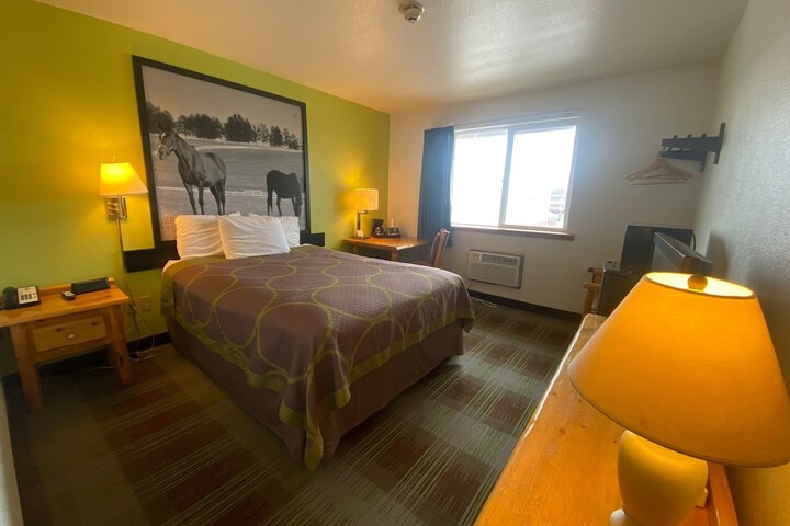 Room 6 of 28