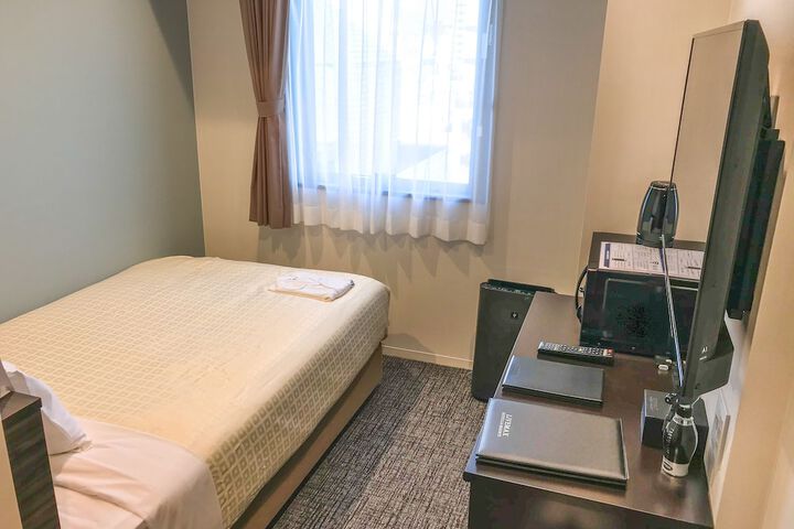 Room 6 of 13