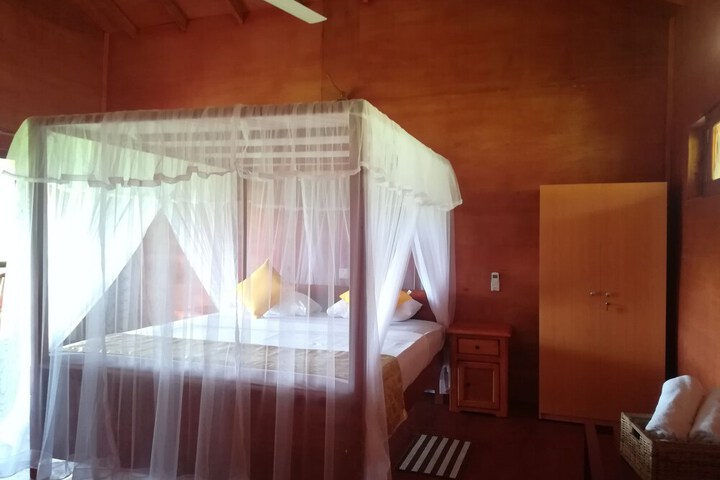 Room 52 of 118