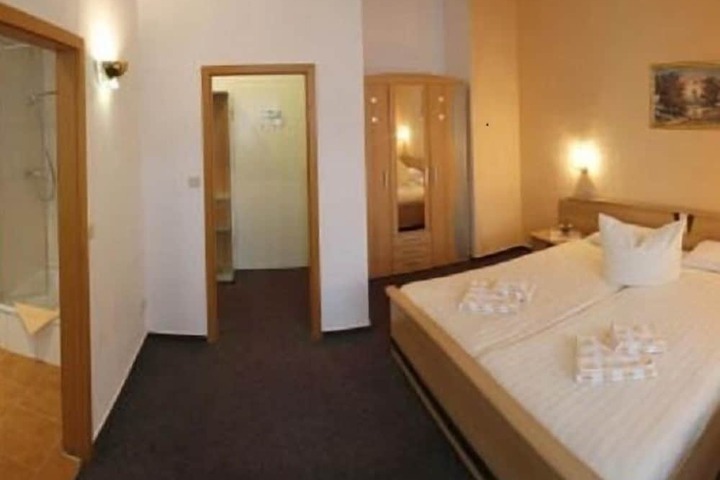 Room 5 of 50