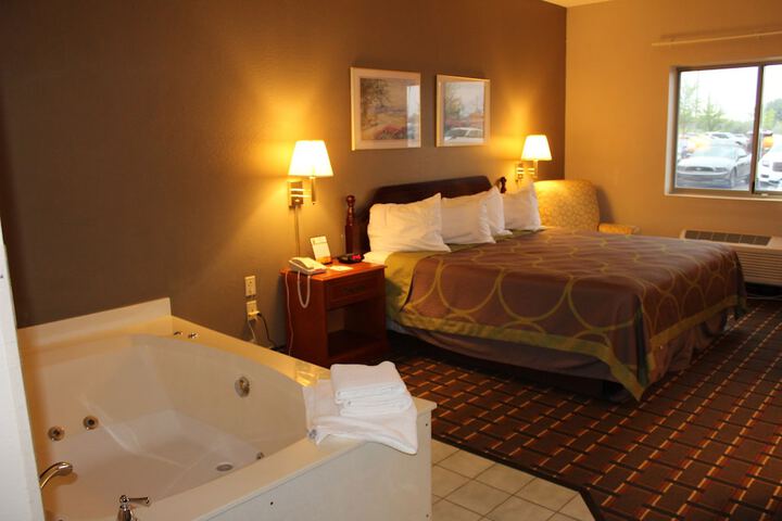 1 King Bed (5 of 17)
