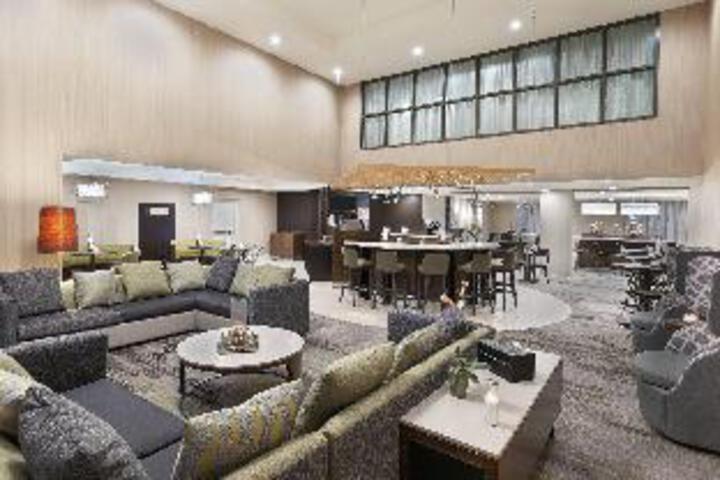 Lounge 6 of 17