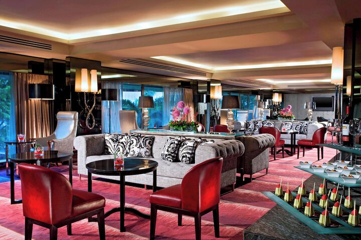 Lounge 79 of 107
