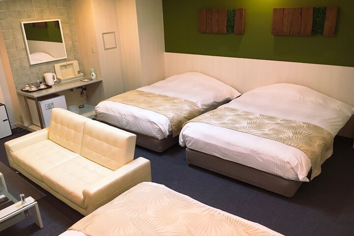 Room 6 of 27