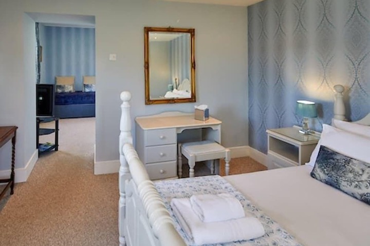 Room 16 of 35