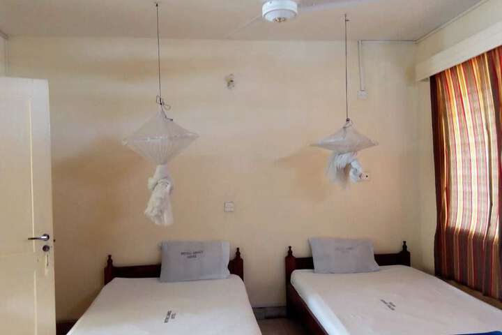 Room 8 of 18
