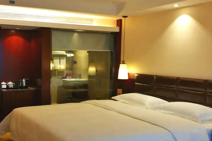 Room 6 of 15