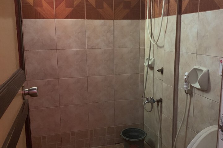 Room 16 of 38