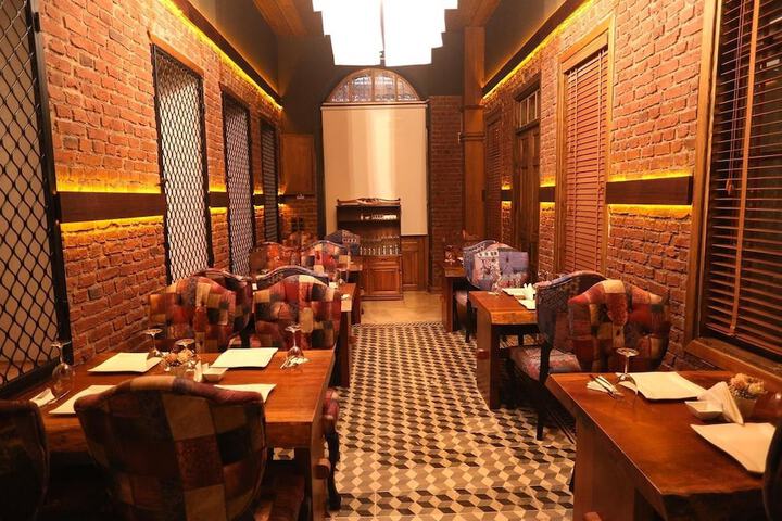 Dining 44 of 56