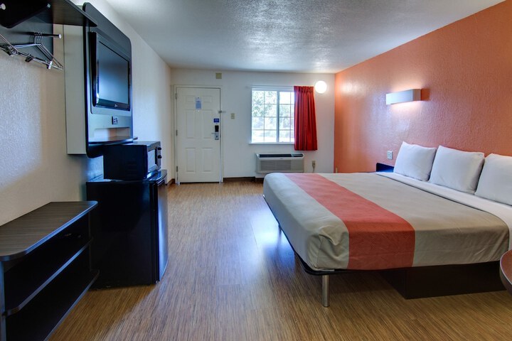 Room 4 of 29